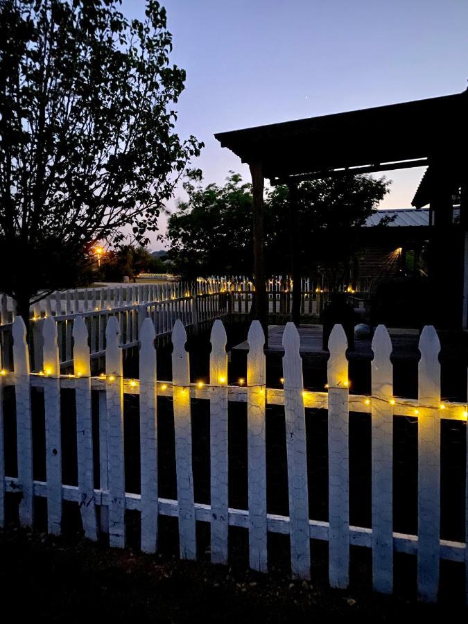 On A Hill At Spring Creek Bed and breakfast 3*