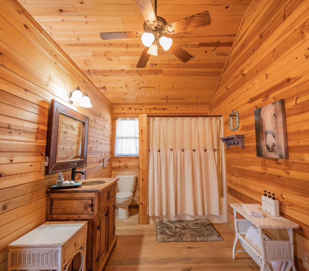 Bed and breakfast On A Hill At Spring Creek Fredericksburg
