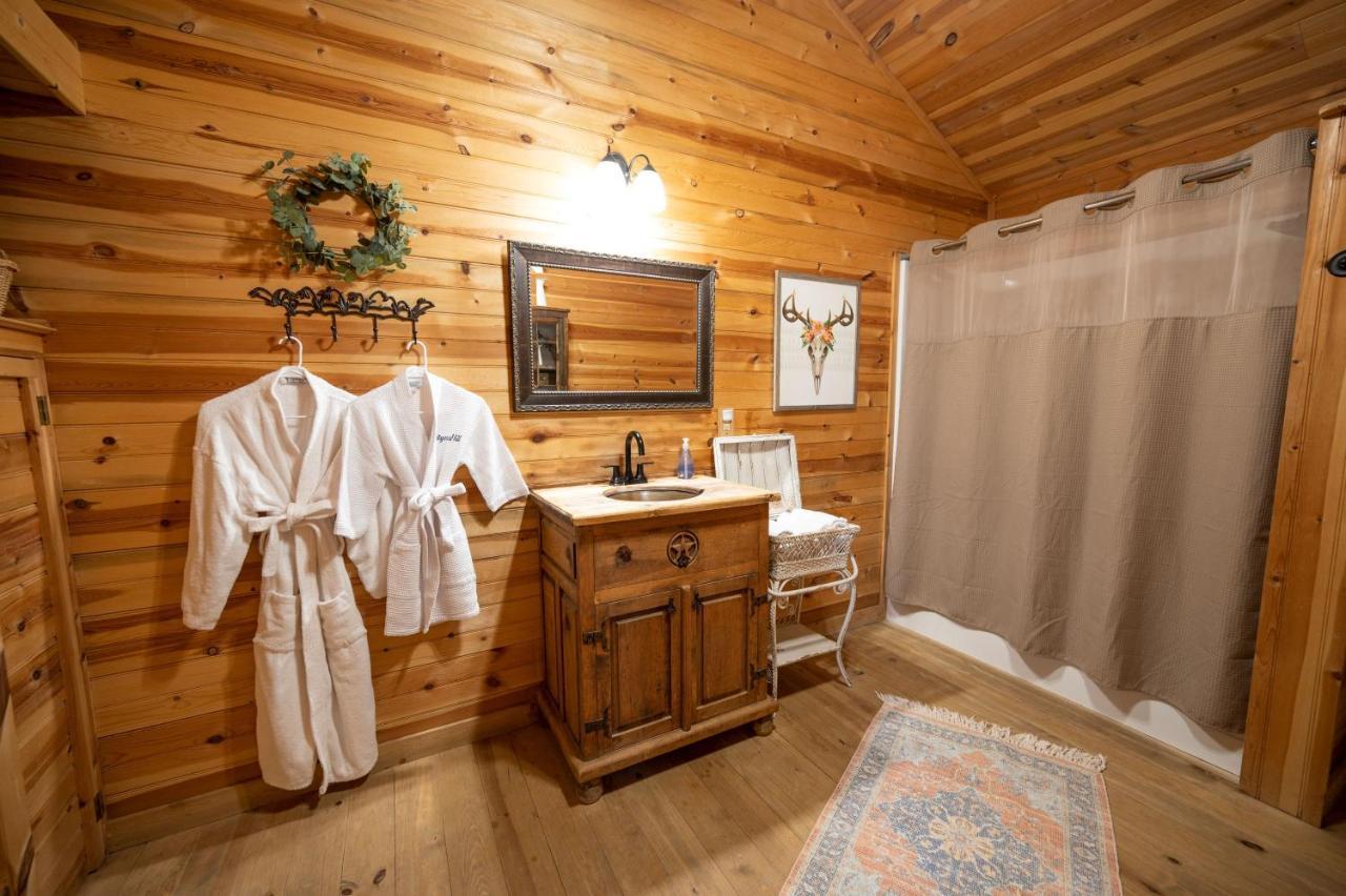 On A Hill At Spring Creek Bed and breakfast 3*