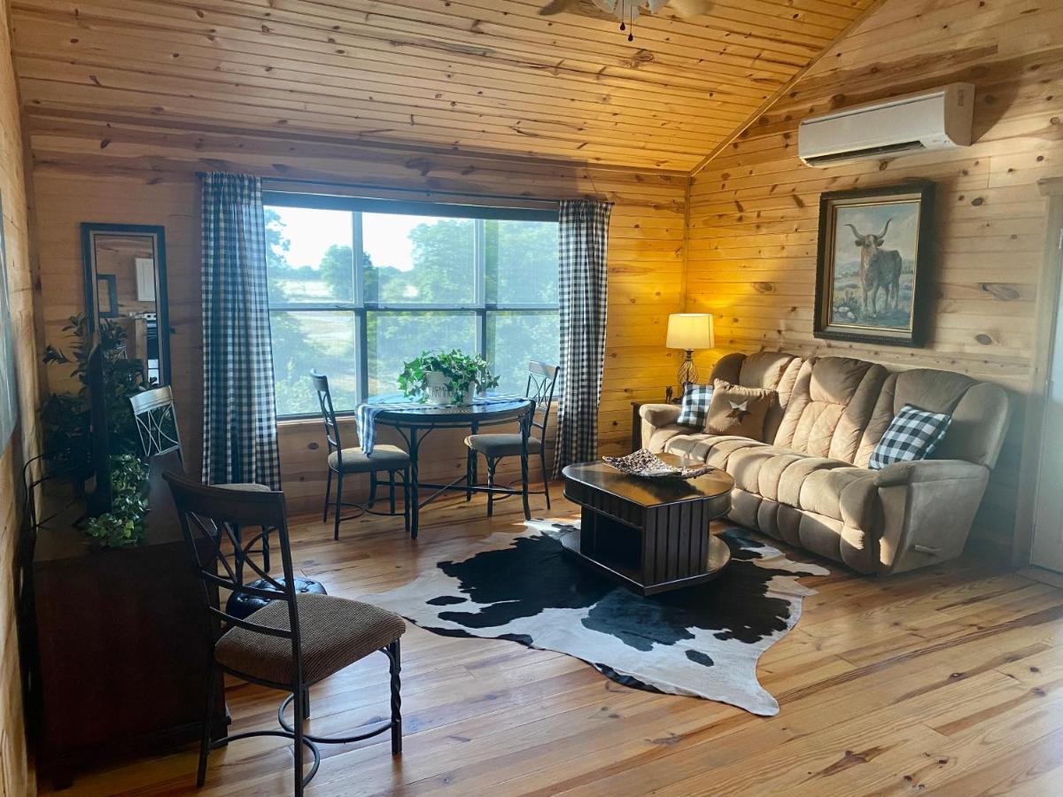 On A Hill At Spring Creek Bed and breakfast 3*