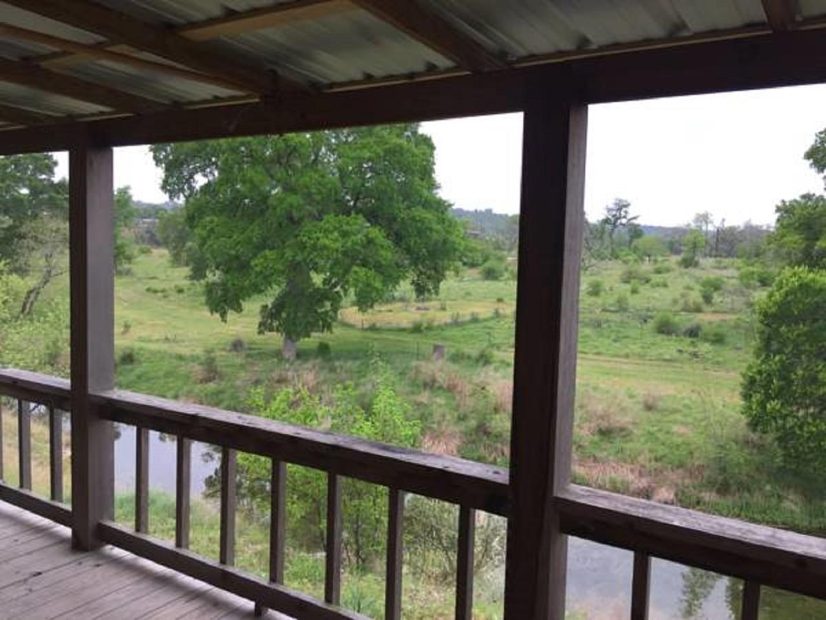 On A Hill At Spring Creek Bed and breakfast Fredericksburg