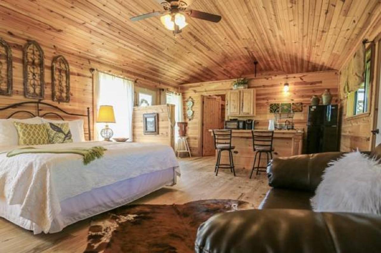 Bed and breakfast On A Hill At Spring Creek